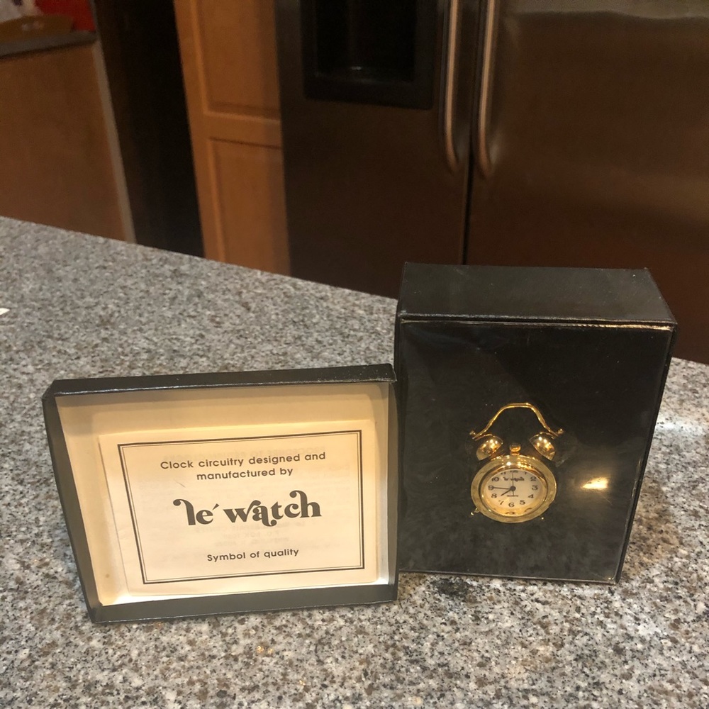 Le Watch gold small watch brand new clock watch